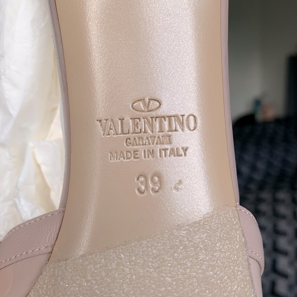 VALENTINO GARAVANI
Rockstud Crisscross D'Orsay Pumps - Picture 7 of 12